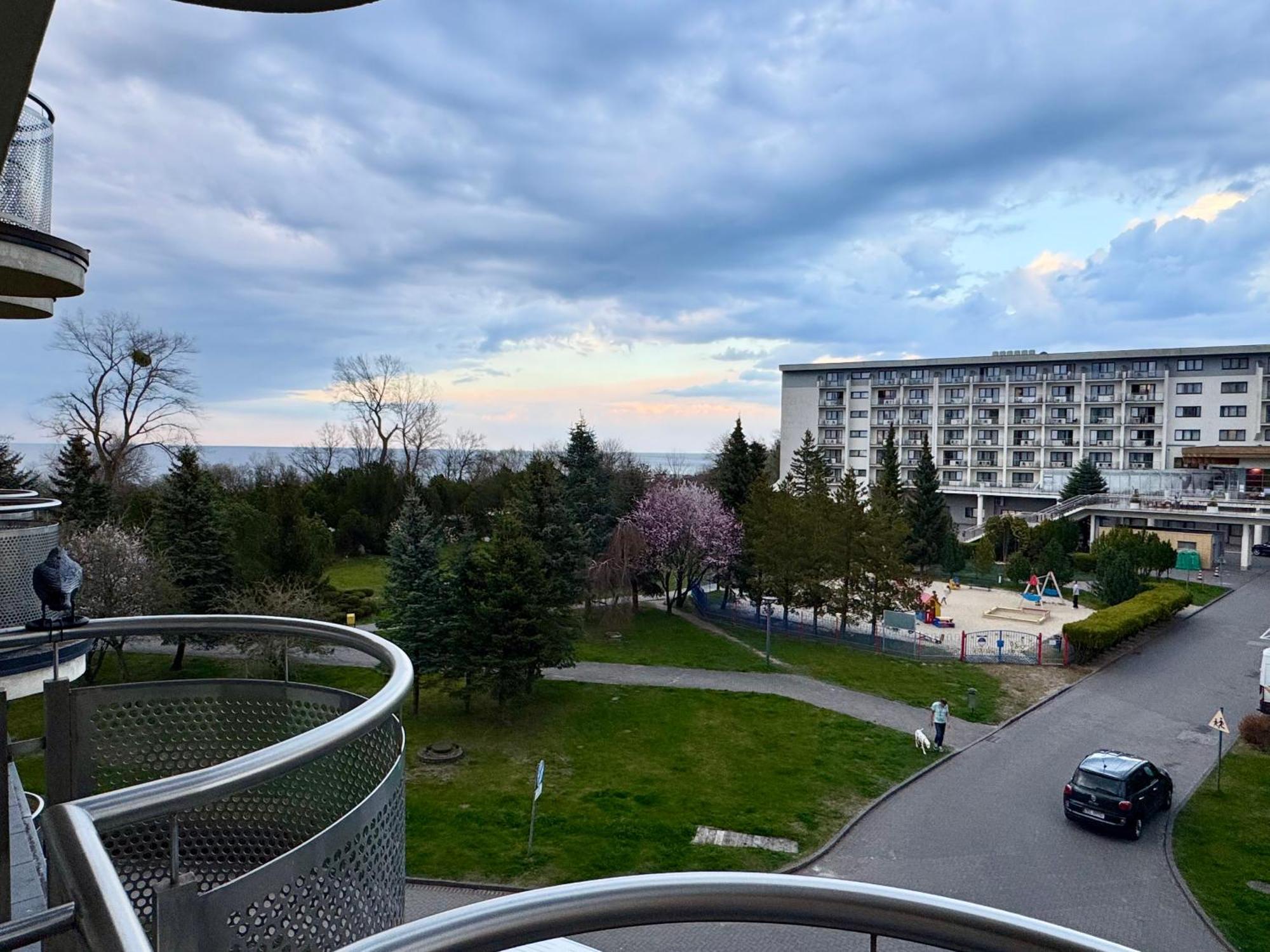 Apartamenty Promenada-Arka コウォブジェク エクステリア 写真